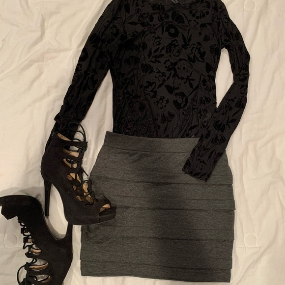 4/$25 Women skirt - Picture 2 of 5